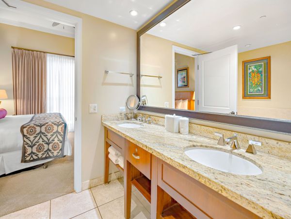 Maui Oceanfront Vacation Rental Luxury Resort Suite with Ocean Views