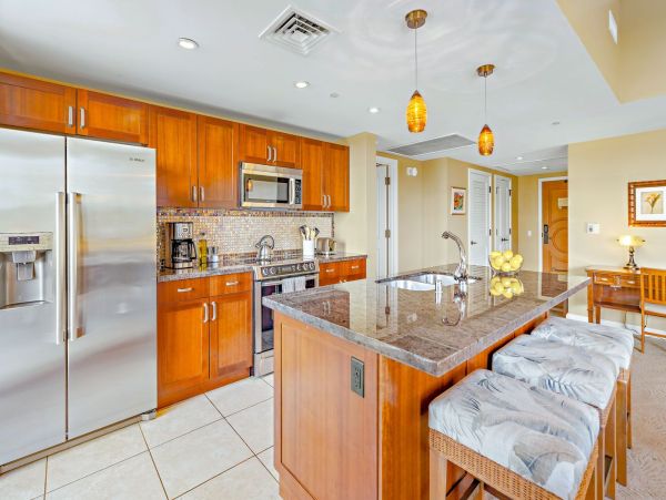 Maui Oceanfront Vacation Rental Luxury Resort Suite with Ocean Views