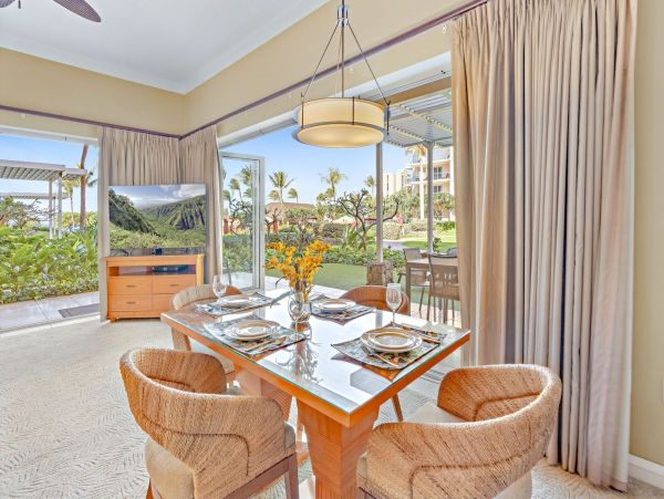 Maui Oceanfront Vacation Rental Luxury Resort Suite with Ocean Views