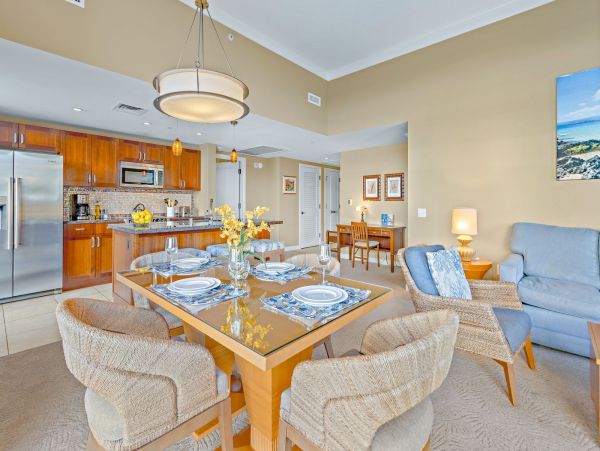 Maui Oceanfront Vacation Rental Luxury Resort Suite with Ocean Views