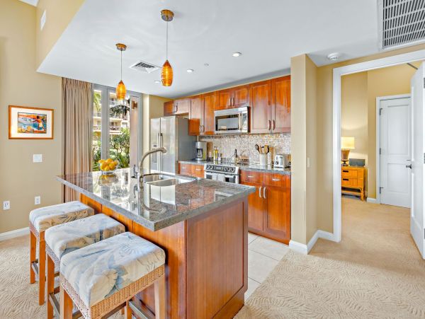 Maui Oceanfront Vacation Rental Luxury Resort Suite with Ocean Views