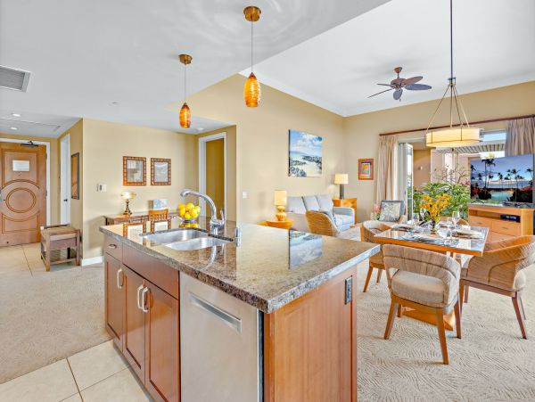 Maui Oceanfront Vacation Rental Luxury Resort Suite with Ocean Views