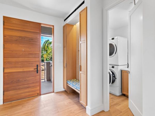 Luxurious 6 Bedroom Vacation Condo Sleeps 16 Guests
