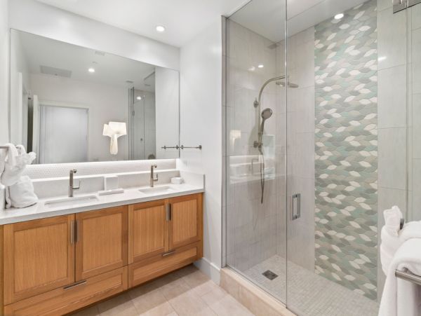 Luxurious 6 Bedroom Vacation Condo Sleeps 16 Guests