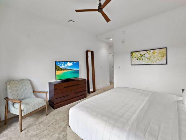Luxurious 6 Bedroom Vacation Condo Sleeps 16 Guests