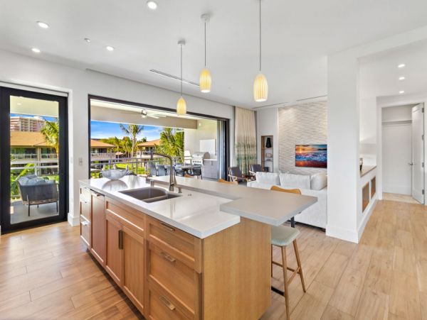 Luxurious 6 Bedroom Vacation Condo Sleeps 16 Guests