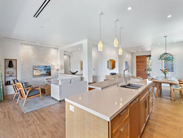 Luxurious 6 Bedroom Vacation Condo Sleeps 16 Guests