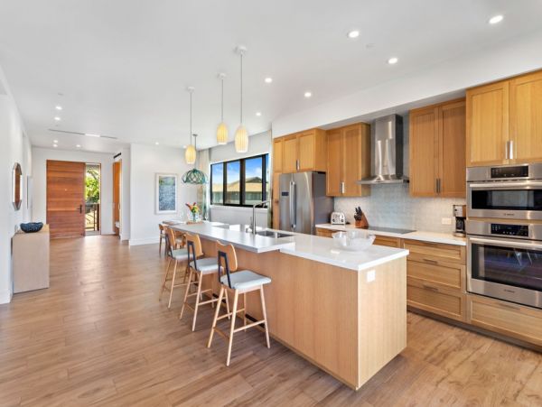Luxurious 6 Bedroom Vacation Condo Sleeps 16 Guests