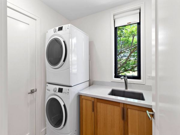 Amazing 6 Bedroom Lahaina Luxury Villa/Condo