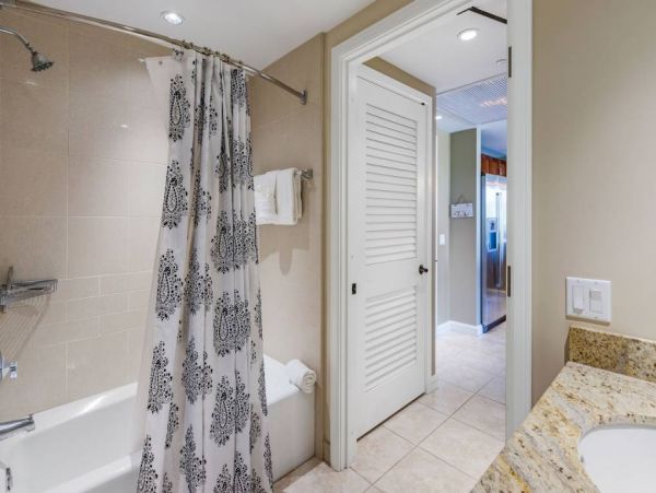 Luxury Partial Ocean View Corner Suite Sleeps 10 Guests