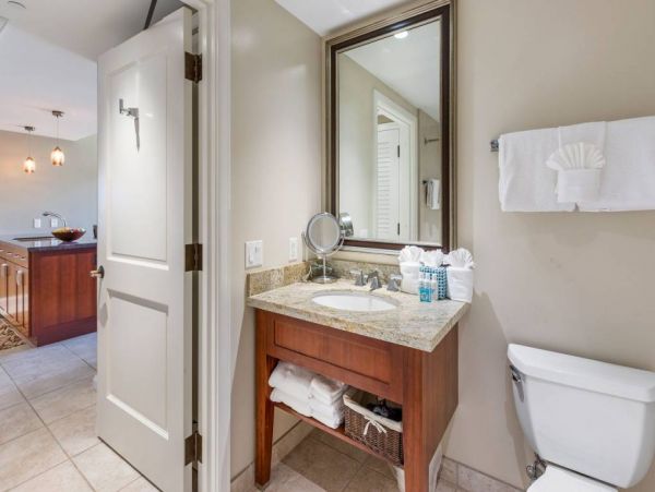 Luxury Partial Ocean View Corner Suite Sleeps 10 Guests