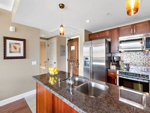 Luxury Partial Ocean View Corner Suite Sleeps 10 Guests