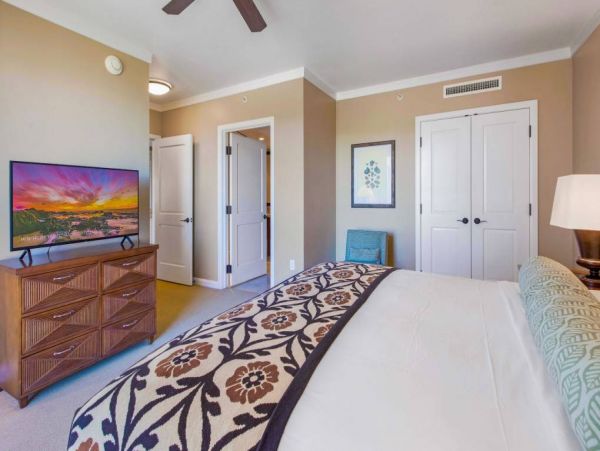 Luxury Partial Ocean View Corner Suite Sleeps 10 Guests