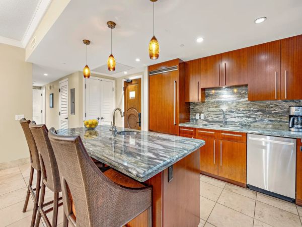 Luxury 6 Bedroom Vacation Rental Sleeps 16 Guests
