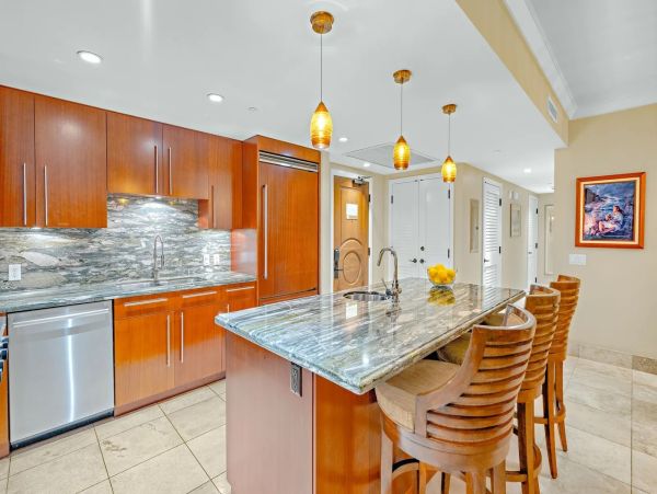 Luxury 6 Bedroom Vacation Rental Sleeps 16 Guests
