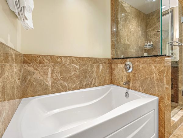 Luxury 6 Bedroom Vacation Rental Sleeps 16 Guests