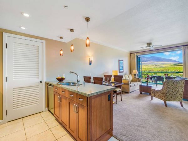 Luxury Oceanview Suites in Maui - Perfect for Families & Groups