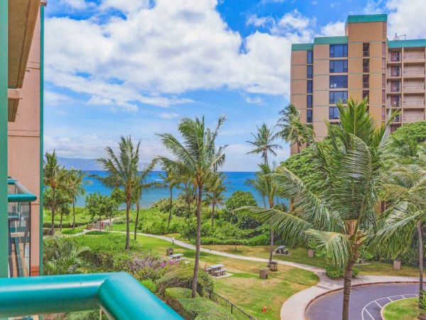 Maui Luxury Vacation Rental - 3-Bedroom Kaanapali Resort Tandem Suite