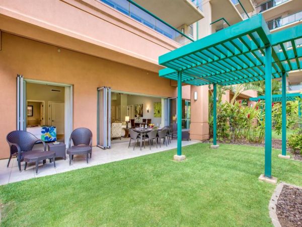 Gorgeous Ground Floor Resort Unit - Steps to Beach