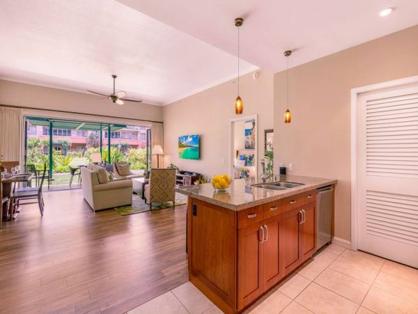 Gorgeous Ground Floor Resort Unit - Steps to Beach