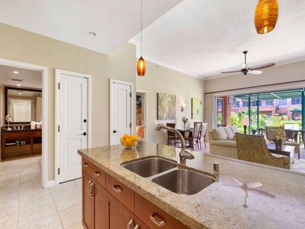Gorgeous Ground Floor Resort Unit - Steps to Beach