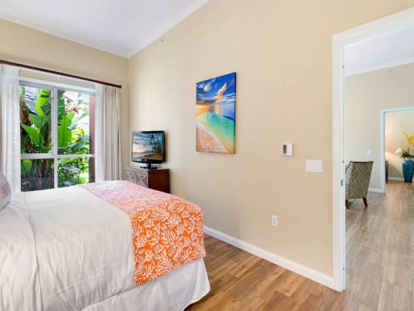 Gorgeous Ground Floor Resort Unit - Steps to Beach