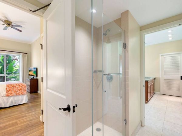 Gorgeous Ground Floor Resort Unit - Steps to Beach