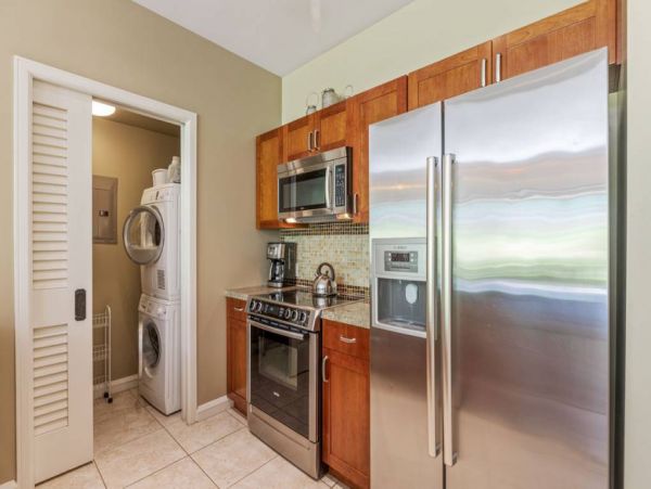 Gorgeous Ground Floor Resort Unit - Steps to Beach