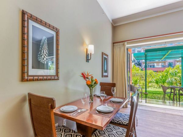 Gorgeous Ground Floor Resort Unit - Steps to Beach