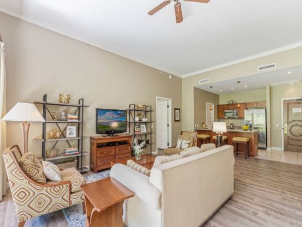 Gorgeous Ground Floor Resort Unit - Steps to Beach