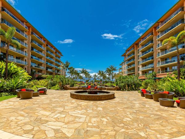 Maui Luxury Beachfront Vacation Rental - 4-Bedroom Kaanapali Family Suite