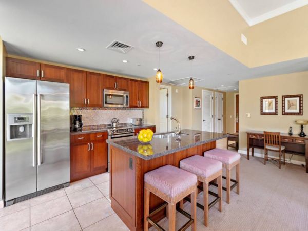 Maui Luxury Beachfront Vacation Rental - 4-Bedroom Kaanapali Family Suite