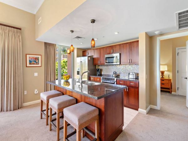 Maui Luxury Beachfront Vacation Rental - 4-Bedroom Kaanapali Family Suite