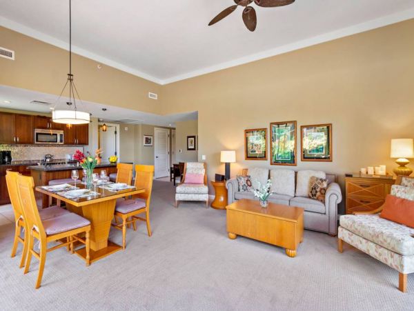 Maui Luxury Beachfront Vacation Rental - 4-Bedroom Kaanapali Family Suite