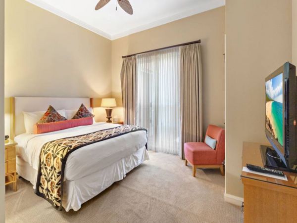 Maui Luxury Beachfront Vacation Rental - 4-Bedroom Kaanapali Family Suite
