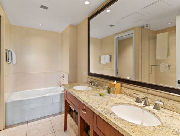 Maui Luxury Beachfront Vacation Rental - 4-Bedroom Kaanapali Family Suite