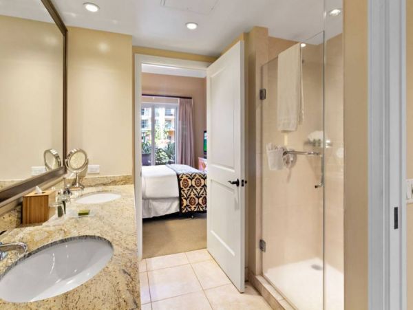 Maui Luxury Beachfront Vacation Rental - 4-Bedroom Kaanapali Family Suite