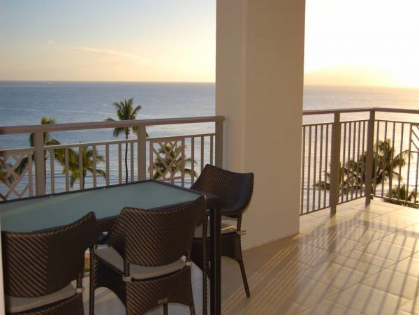 Beachfront 3 Bedroom Condo with Full Ocean View