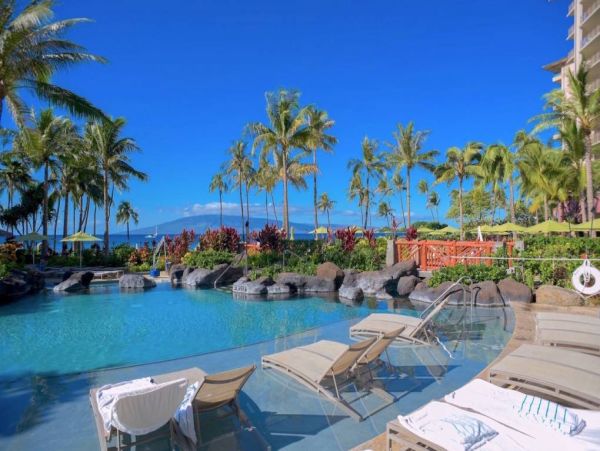 Beachfront 3 Bedroom Condo with Full Ocean View