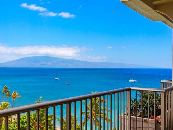 Maui Luxury One bedroom Condo Stunning Interior.
