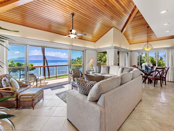 Beachfront  Maui  Three Bedroom Vacation Condo with Full Ocean Views