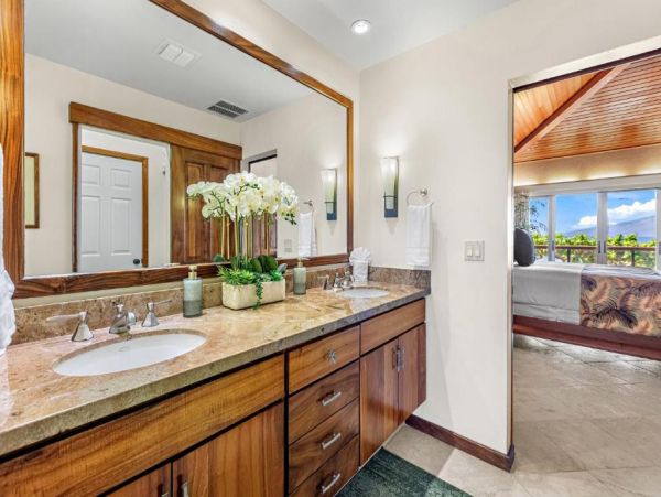 Beachfront  Maui  Three Bedroom Vacation Condo with Full Ocean Views