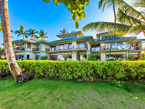 Beachfront  Maui  Three Bedroom Vacation Condo with Full Ocean Views