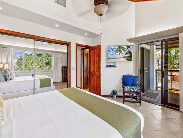 Beachfront  Maui  Three Bedroom Vacation Condo with Full Ocean Views