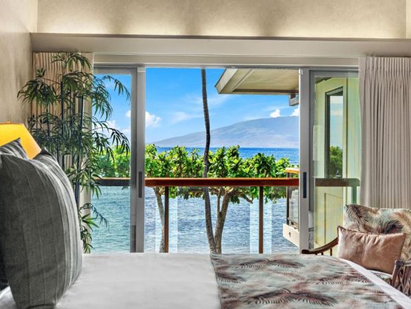 Beachfront  Maui  Three Bedroom Vacation Condo with Full Ocean Views
