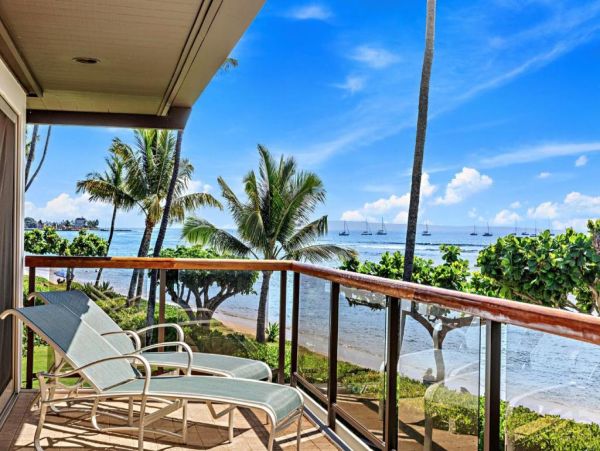 Beachfront  Maui  Three Bedroom Vacation Condo with Full Ocean Views