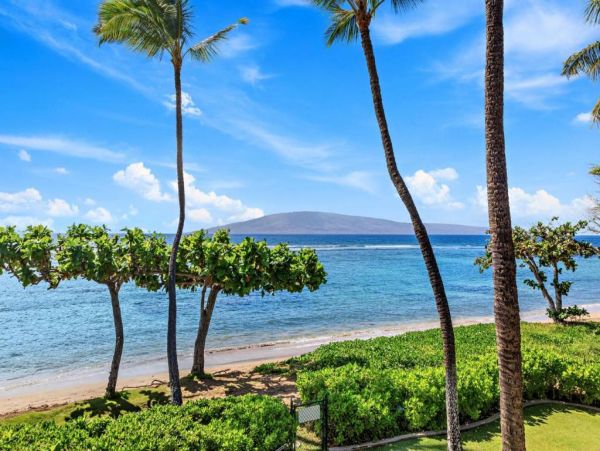 Beachfront  Maui  Three Bedroom Vacation Condo with Full Ocean Views