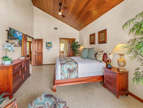 Beachfront  Maui  Three Bedroom Vacation Condo with Full Ocean Views