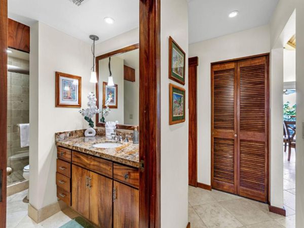 Beachfront  Maui  Three Bedroom Vacation Condo with Full Ocean Views