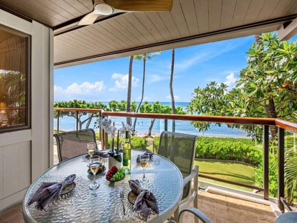 Beachfront  Maui  Three Bedroom Vacation Condo with Full Ocean Views